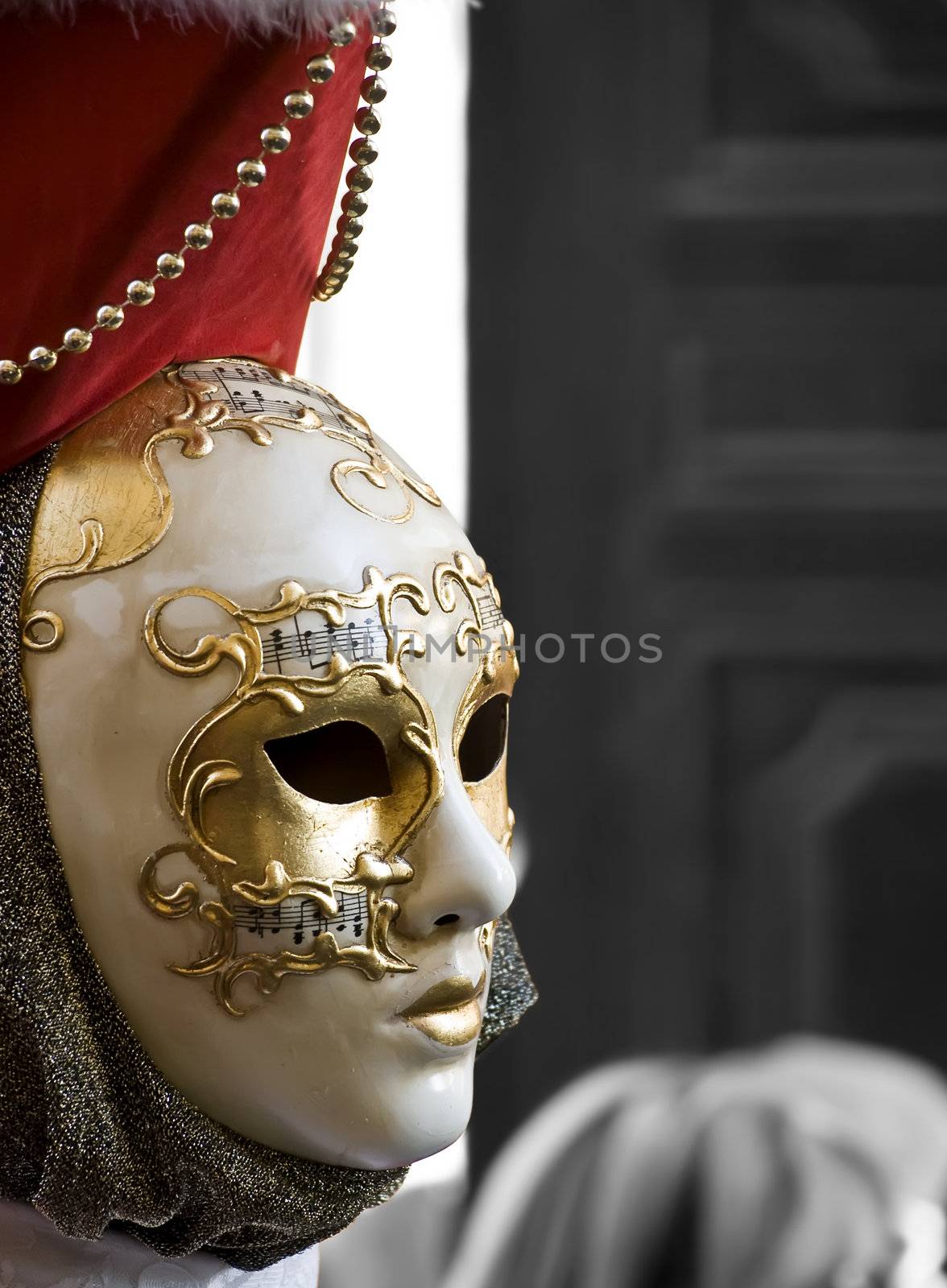 Beautiful Venetian style masks and costumes at the International Carnival of Malta 2009