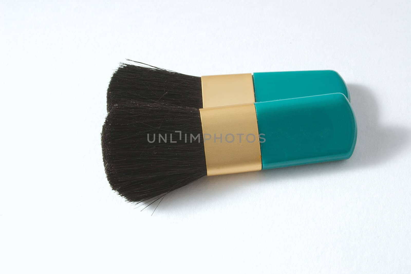 mini makeup brushes by leafy