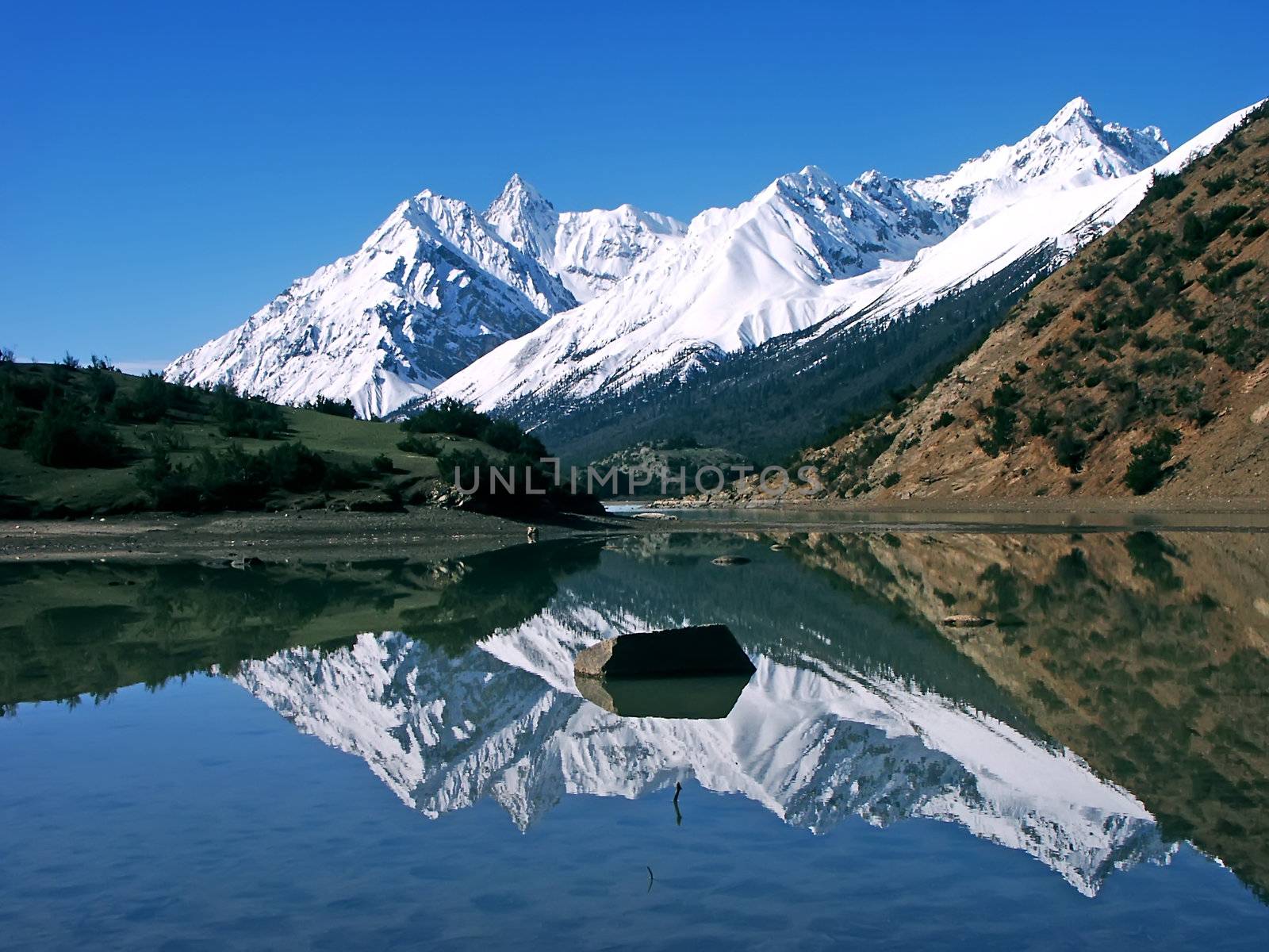 A snowy Mountains and lakes by xfdly5