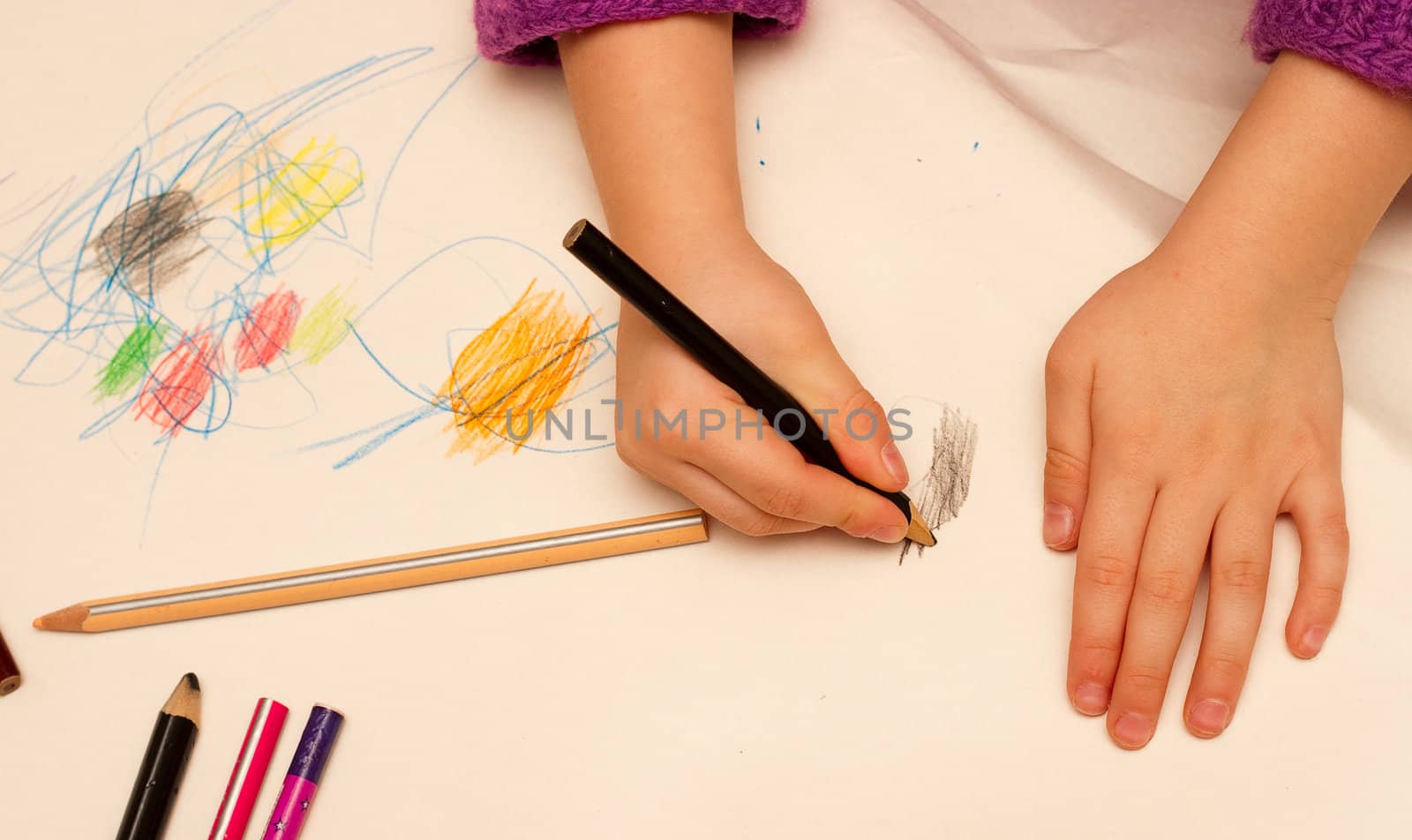 Hand girl who draws