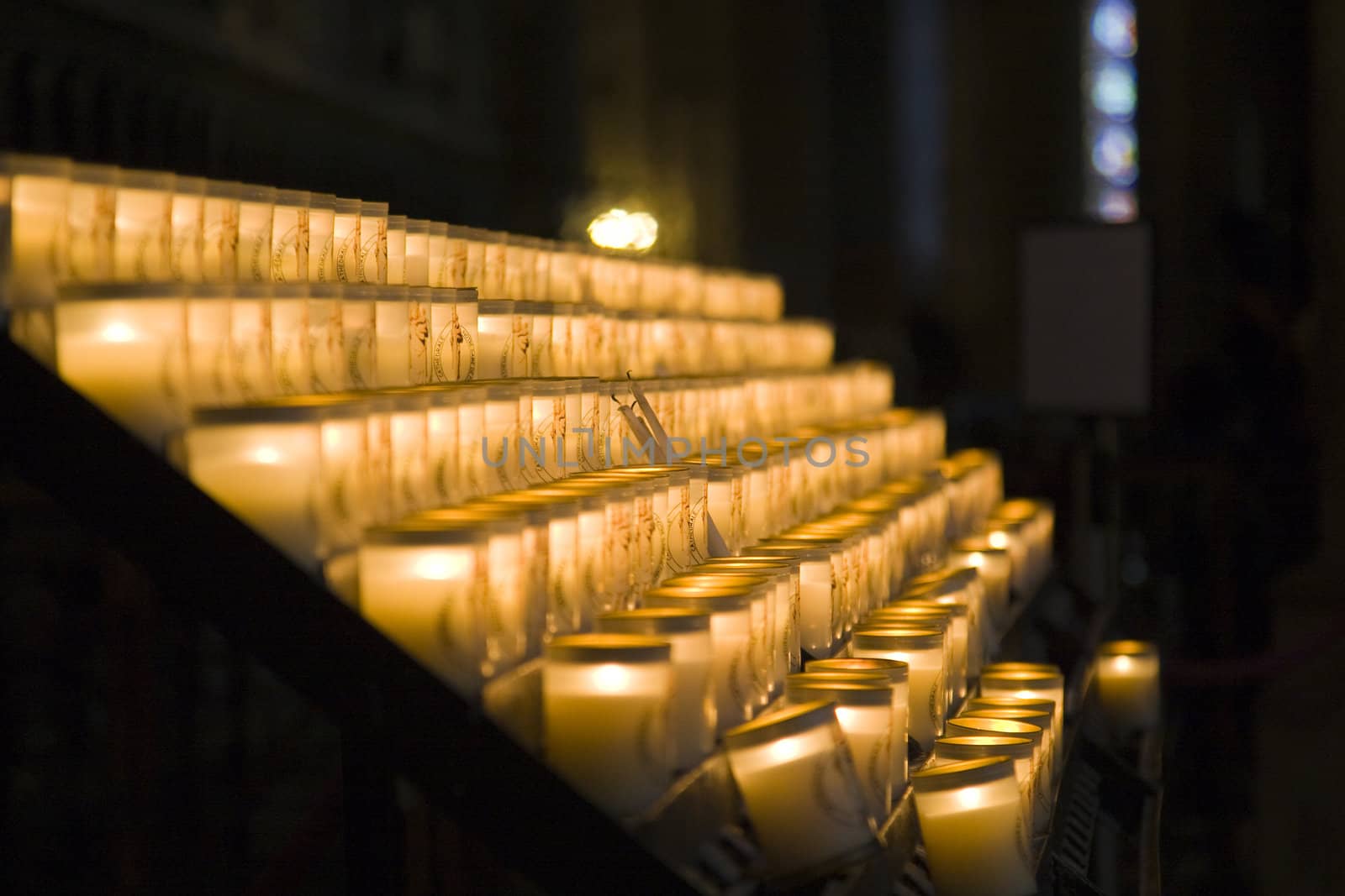 Candles in Notre Dame de Paris, �le de la Cit�, Paris, France