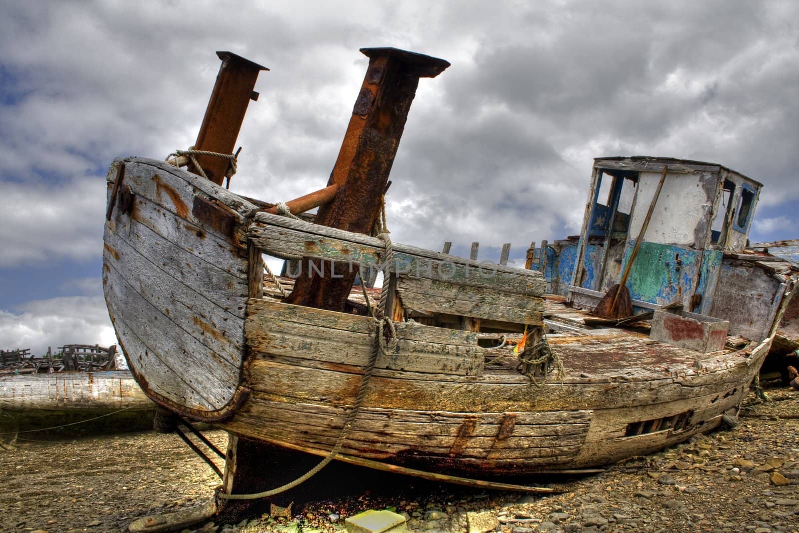 a shipwreck cemetery Marine Rostellec, in Brittany