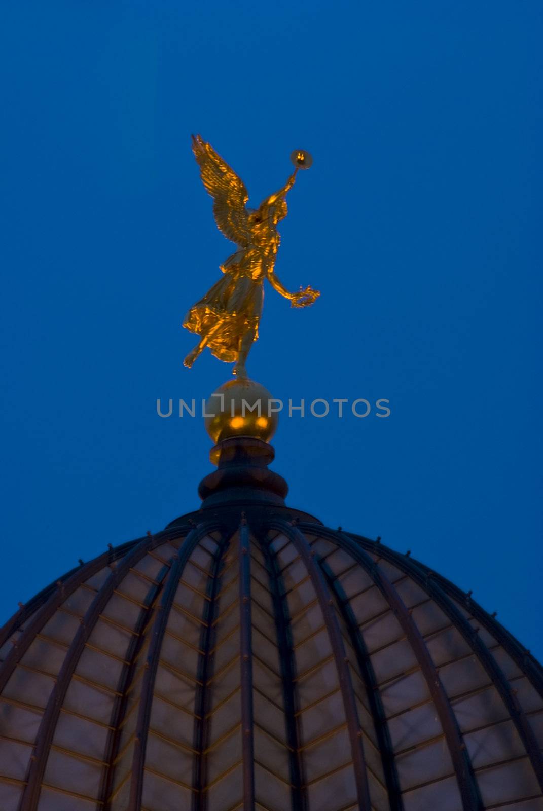 golden statue on the roof of the Kunstakademie in Desden