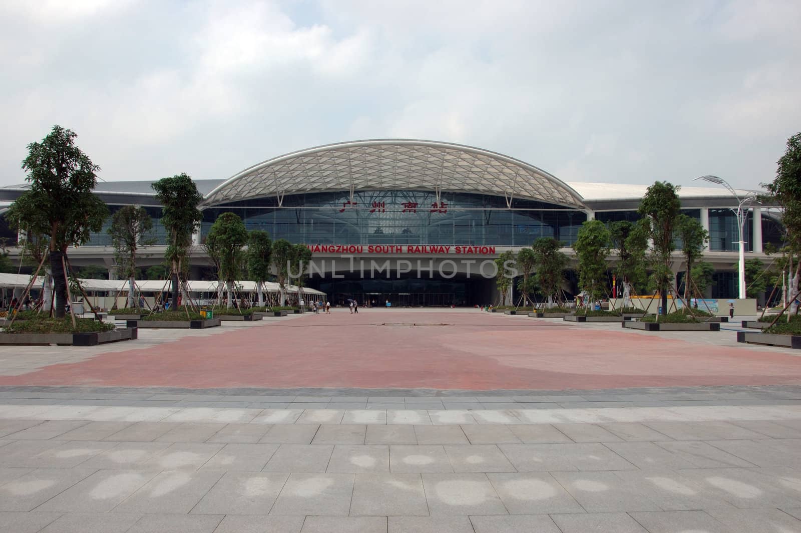 GUANGZHOU, CHINA - SEPTEMBER 29: Guangzhou South Railway Station for high-speed trains on September 29, 2010. Station operates 32 trains daily, has 28 platforms, serves 200000 passengers per day.