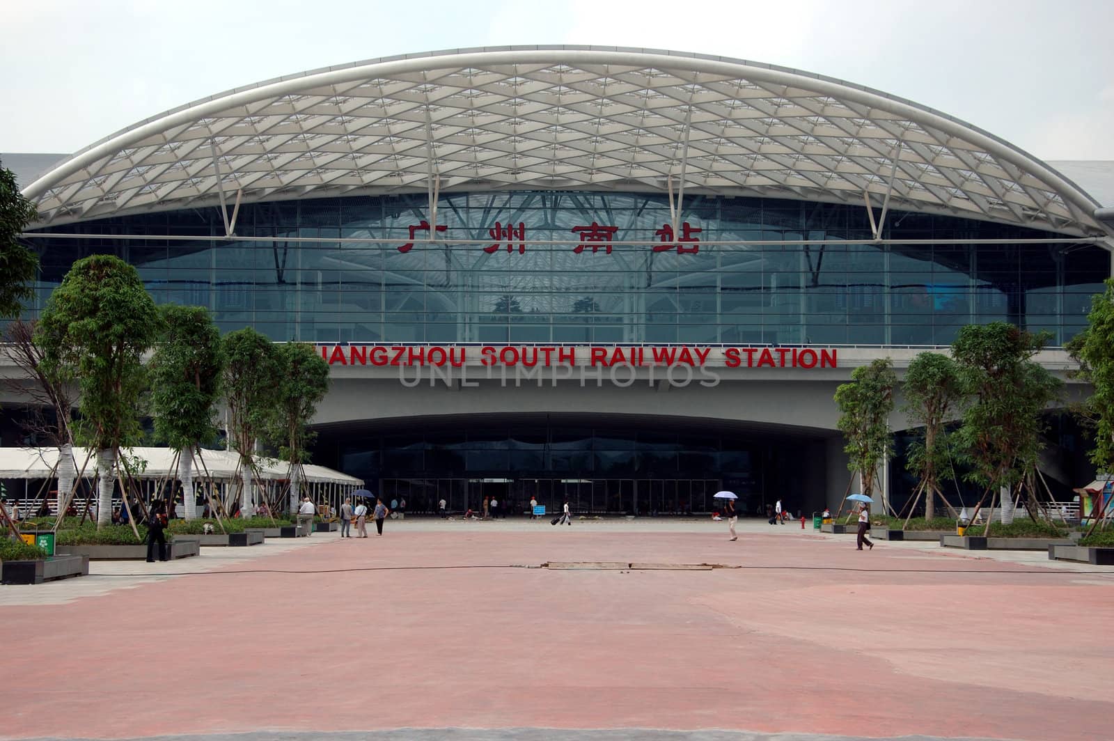 GUANGZHOU, CHINA - SEPTEMBER 29: Guangzhou South Railway Station for high-speed trains on September 29, 2010. Station operates 32 trains daily, has 28 platforms, serves 200000 passengers per day.