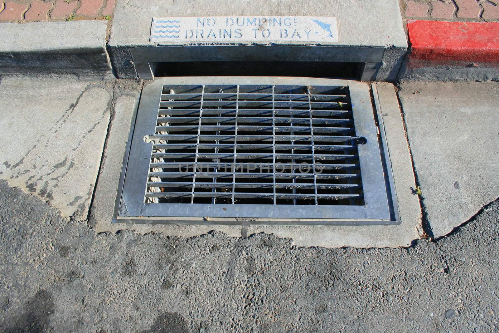 No dumping drains to bay sign close up.
