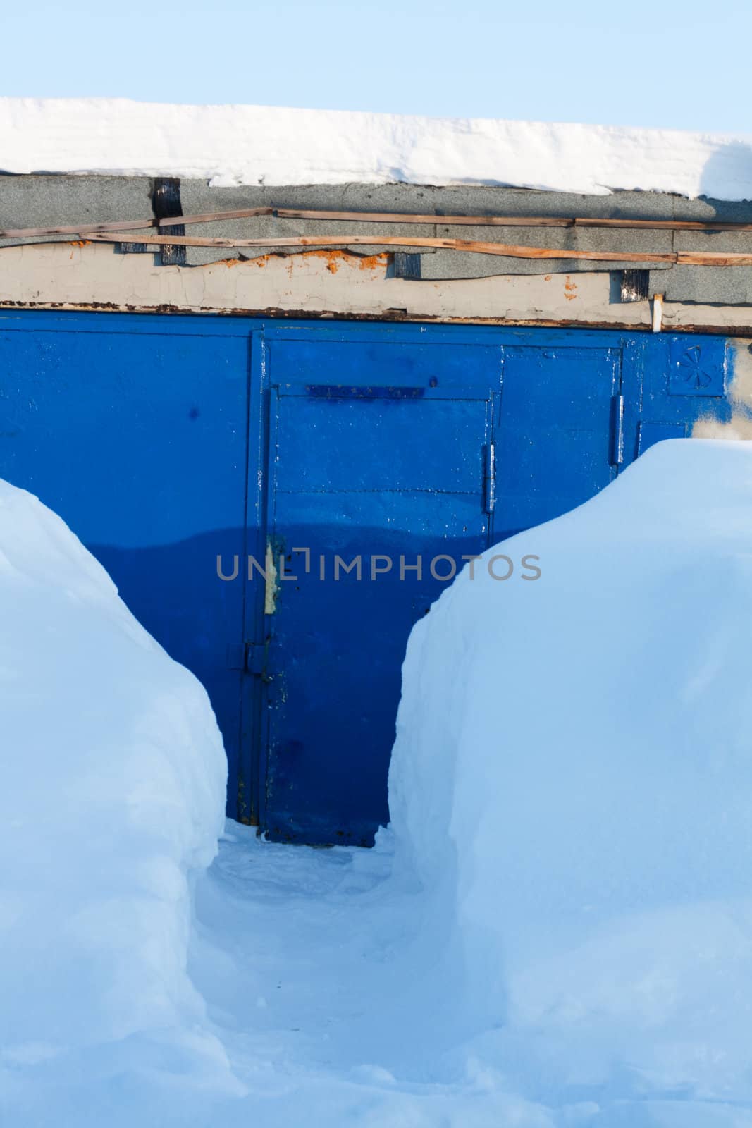 Snow subway to blue iron winch, wicket