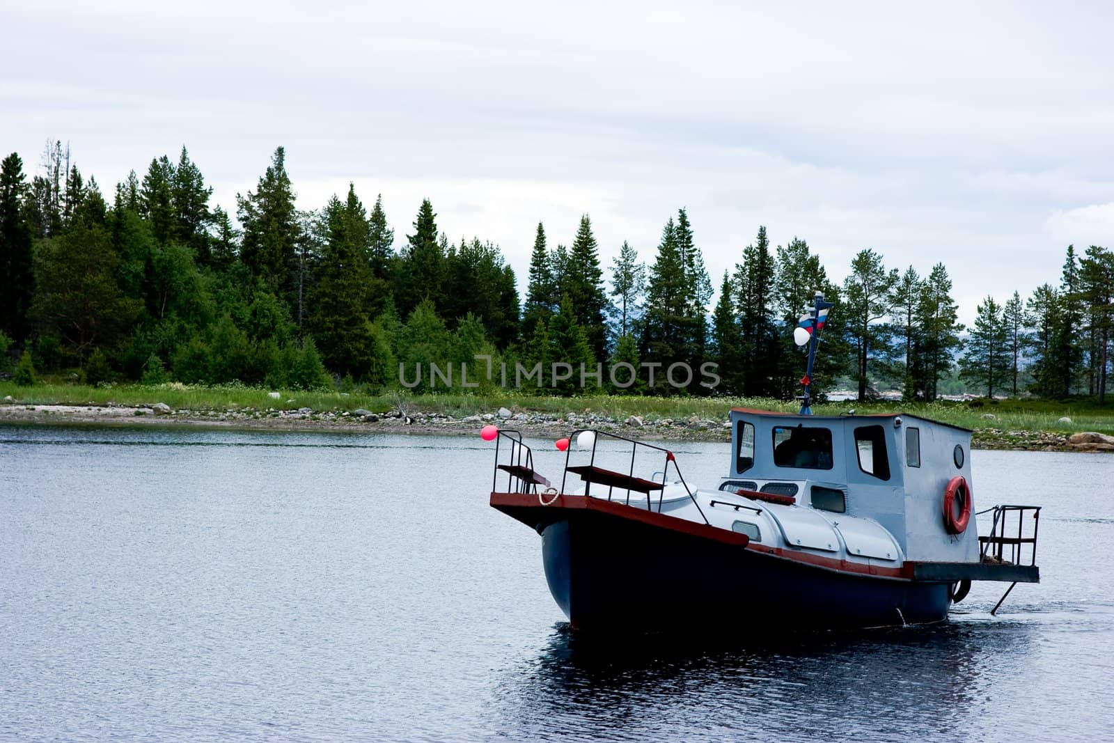 Drifting boat on a gulf