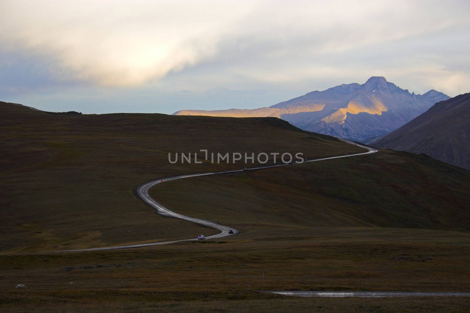 Nighttime roads in Cordeliers surrounded by dark mountains and tundra