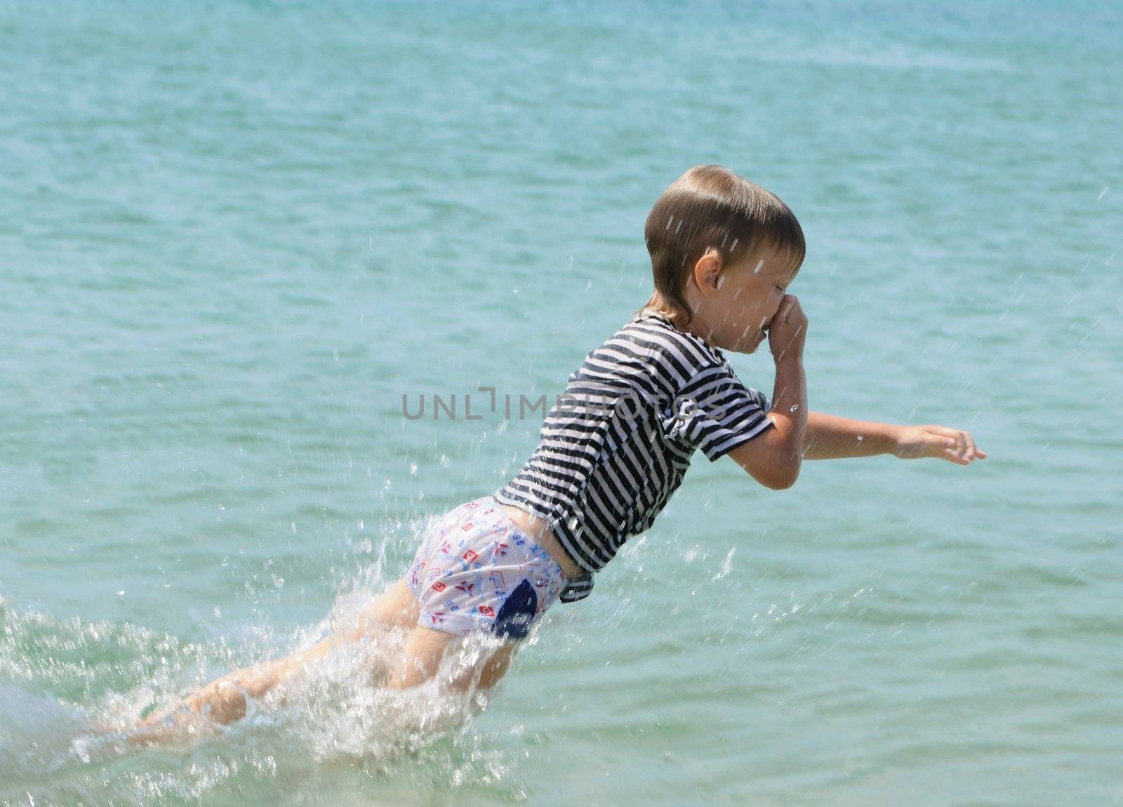 The small child jumps in water
