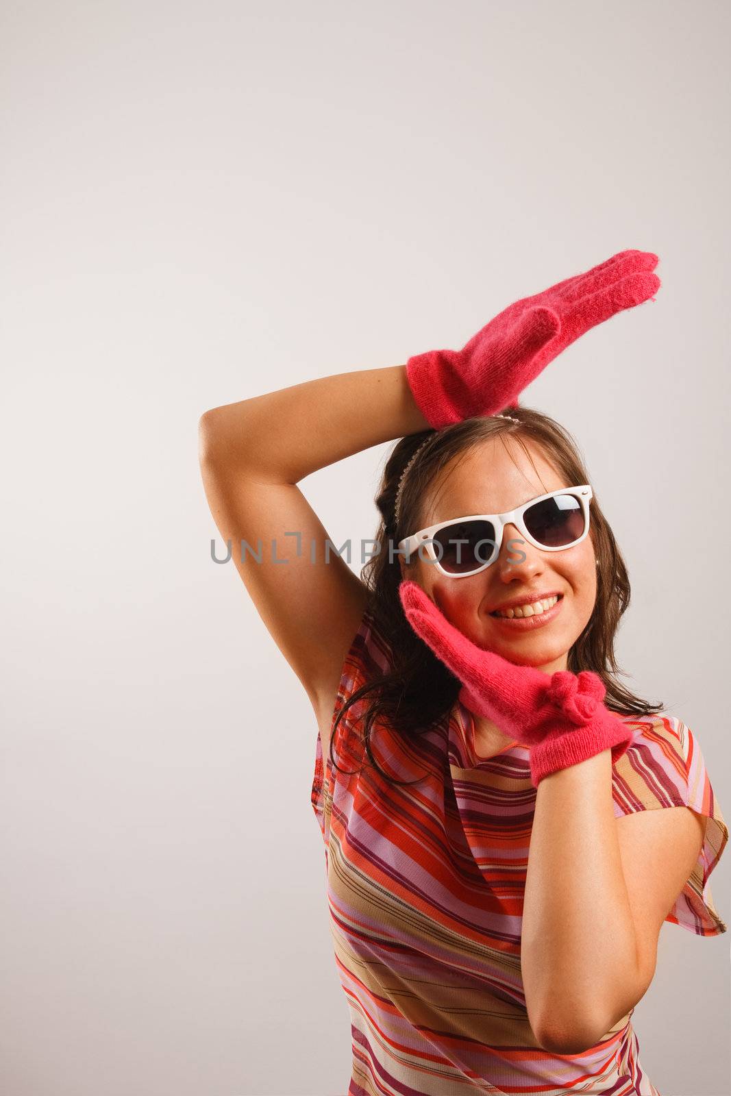 Modern looking young woman wearing sun glasses