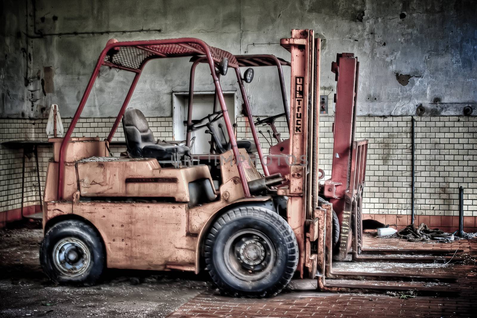 2 Abandoned Fork Lifts in a abandoned factory. HDRi