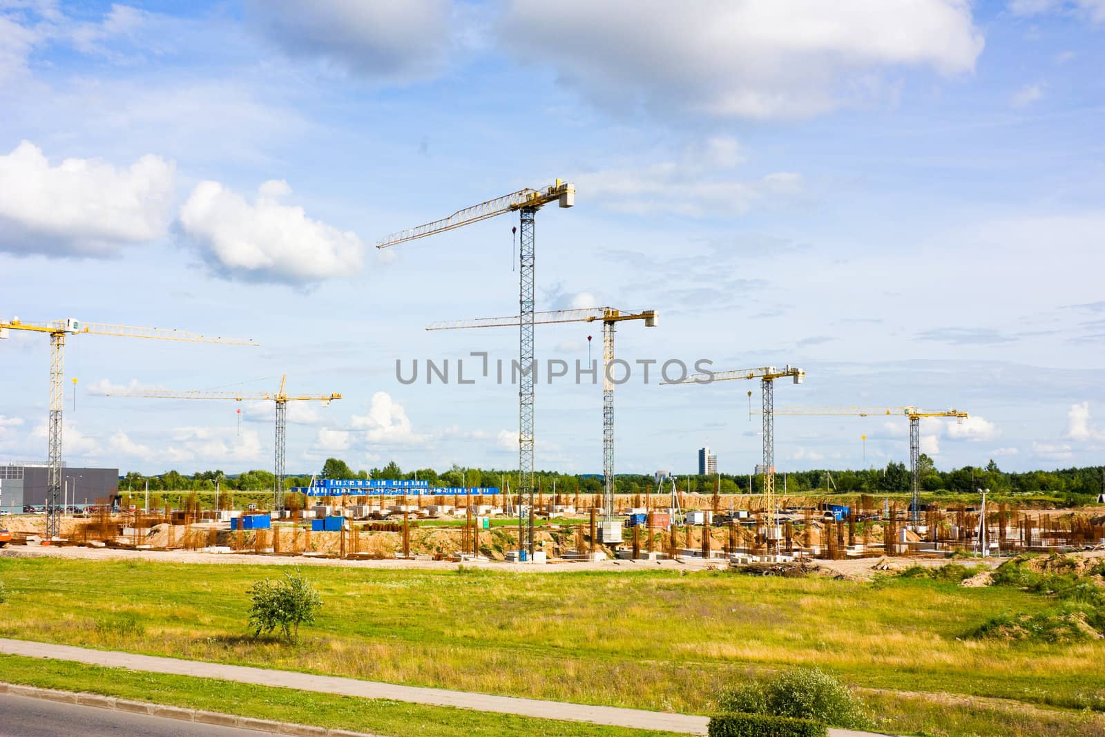 construction of the stadium, cranes