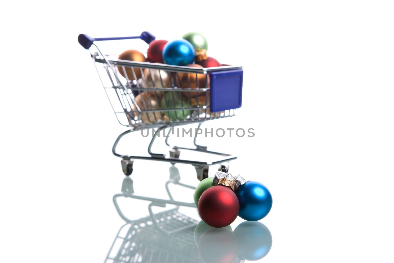 Shopping cart full with christmas balls - ths focus in intencional on the ornaments outside the cart