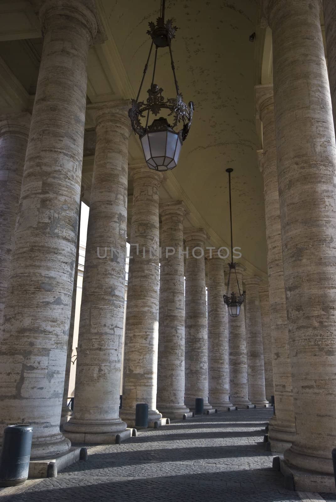 columns surrounding the famous Piazza San Pietro