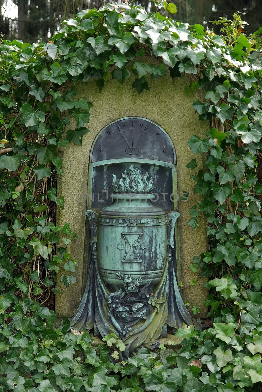 Age gravestone urn motif with