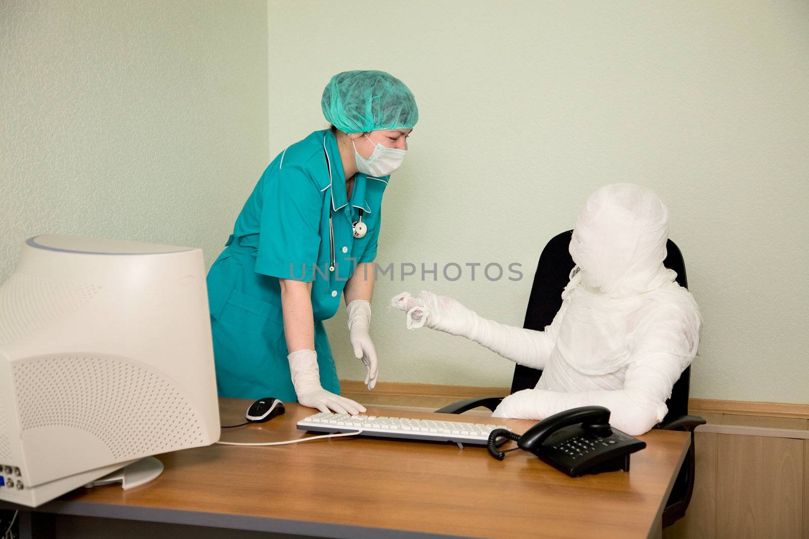 The bandaged boss and nurse in office