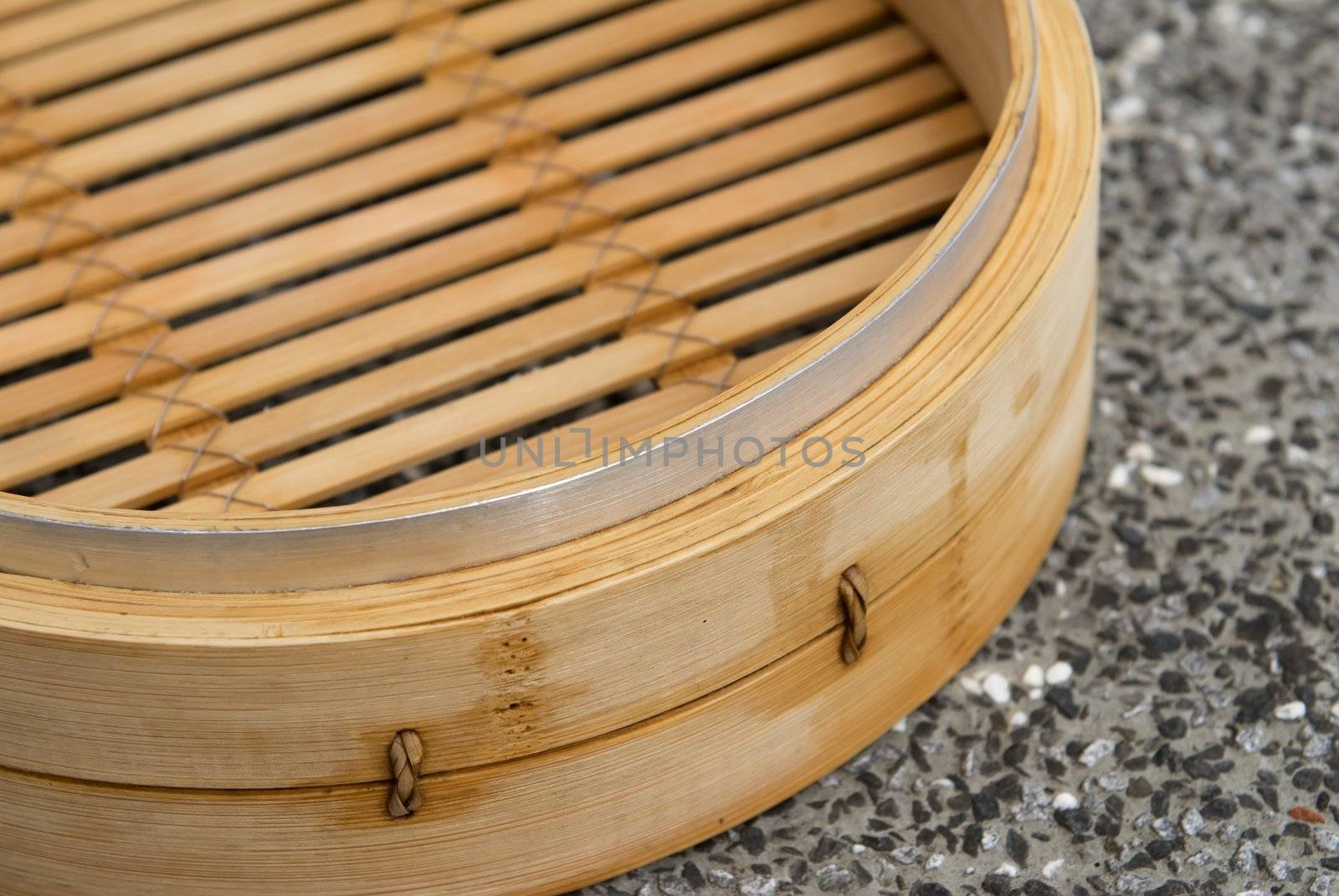 It is a chinese steamer made with bamboo. by elwynn