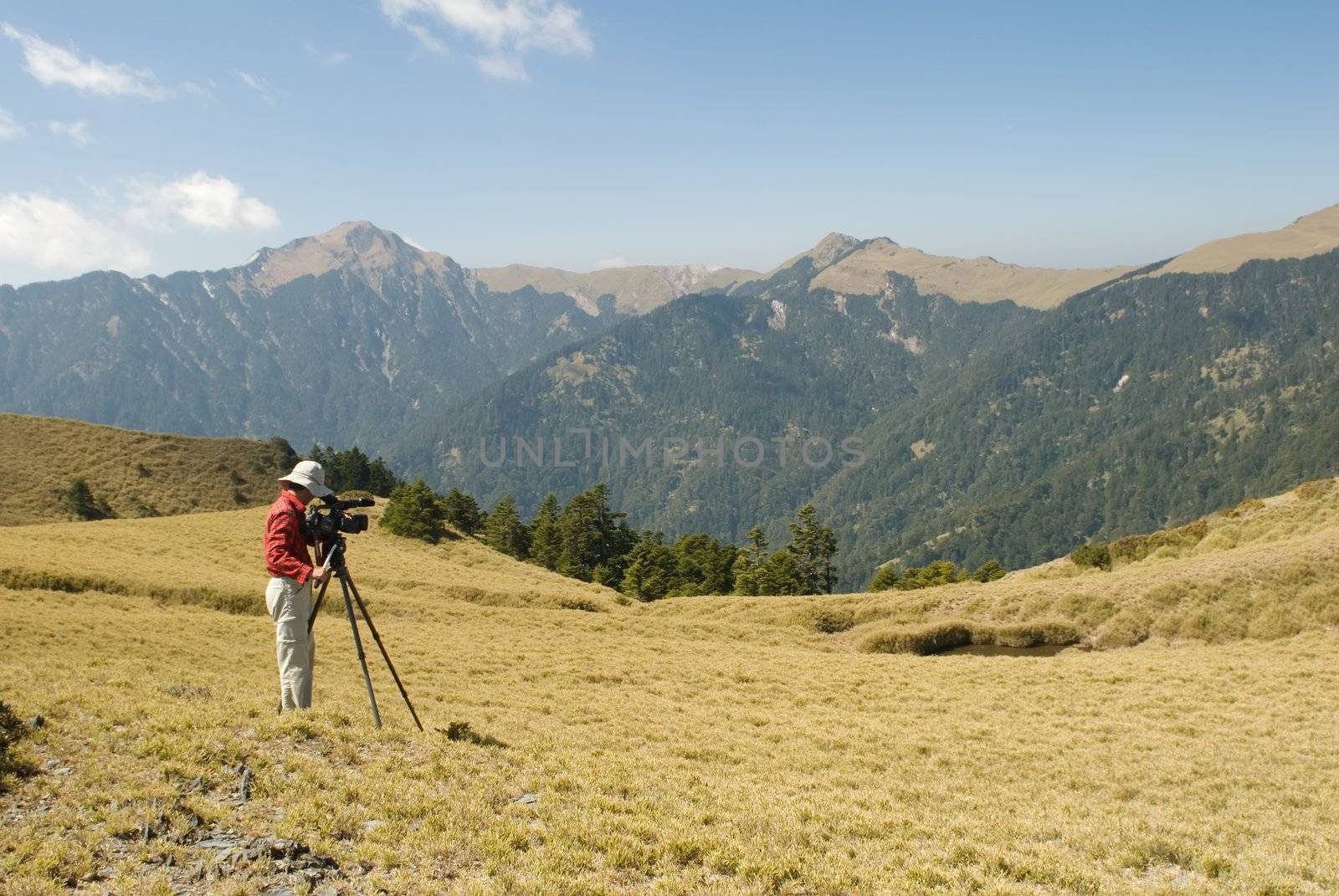 A cameraman standed and shot in the outdoor. by elwynn