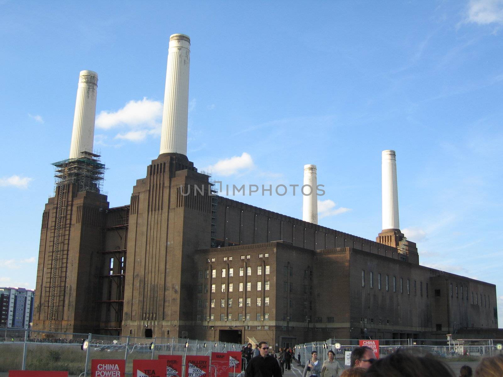 Battersea Power Station by colinelves