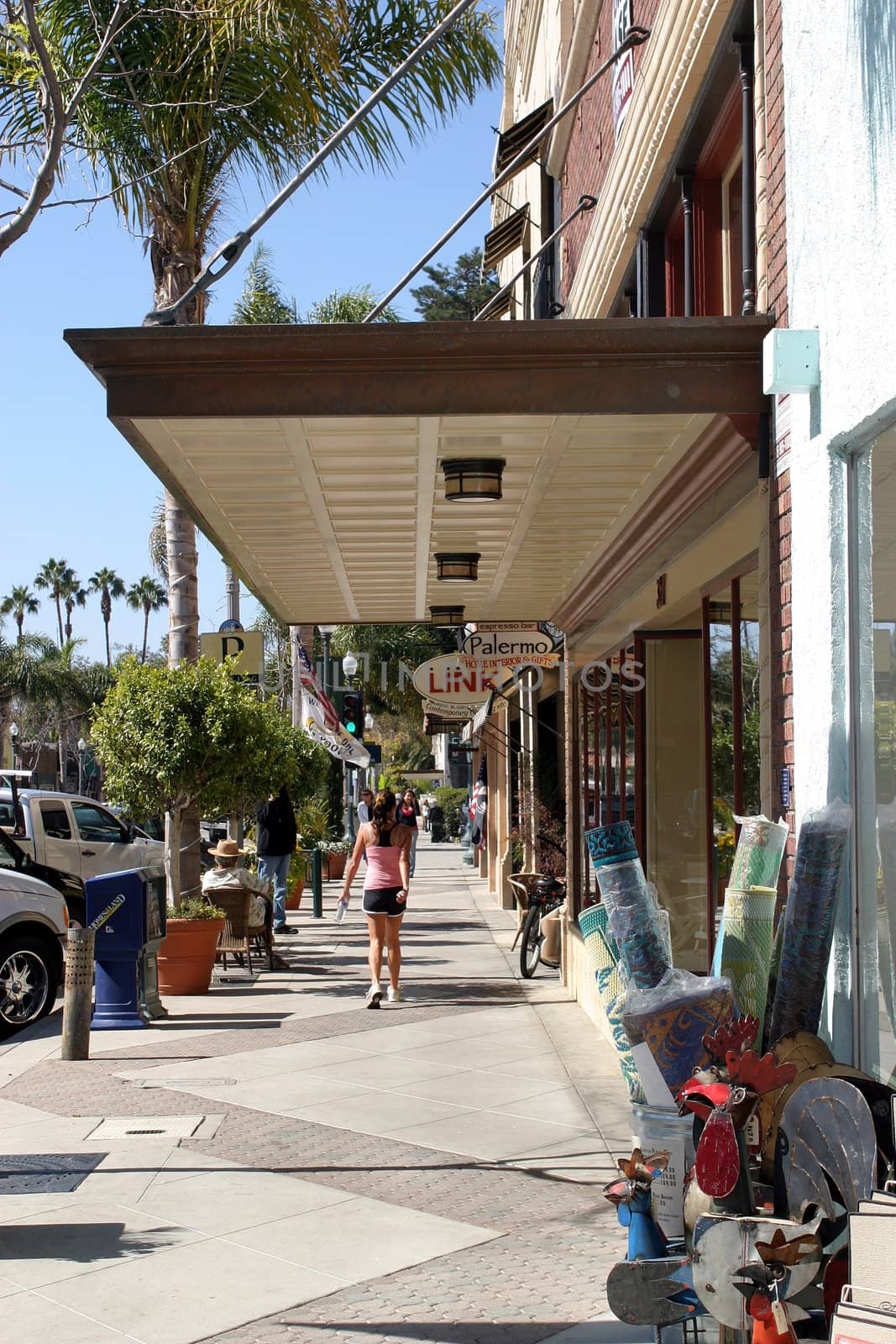 Sidewalk on main street in Ventura California with shops