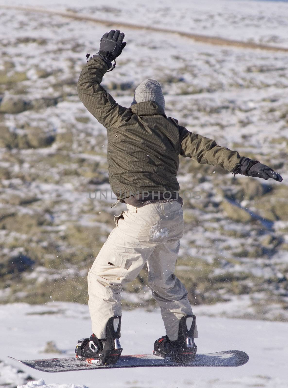 Men jumping on a snowboard 