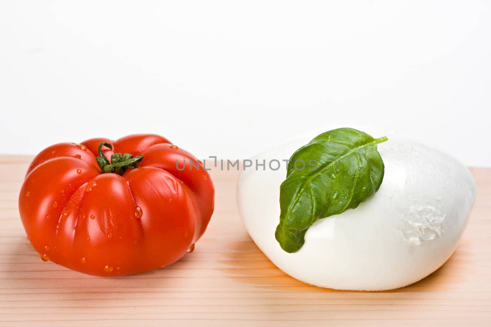 tomatoes, mozzarella and basil: insalada caprese