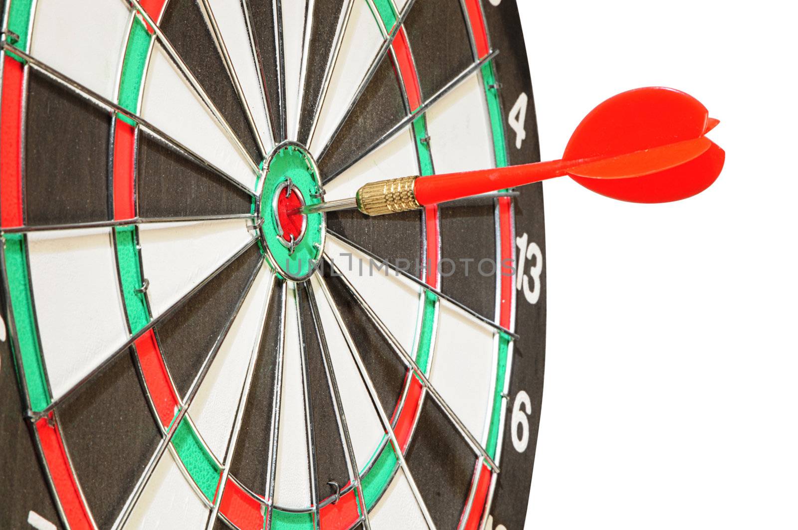 arrow darts in a center a target by dyoma