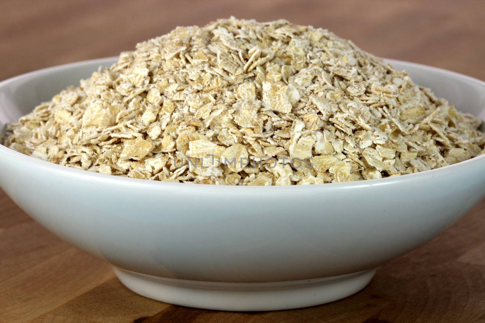 raw and healthy oat flakes a very  important part on your daily nutrition to prevent high colesterol and heart diseases