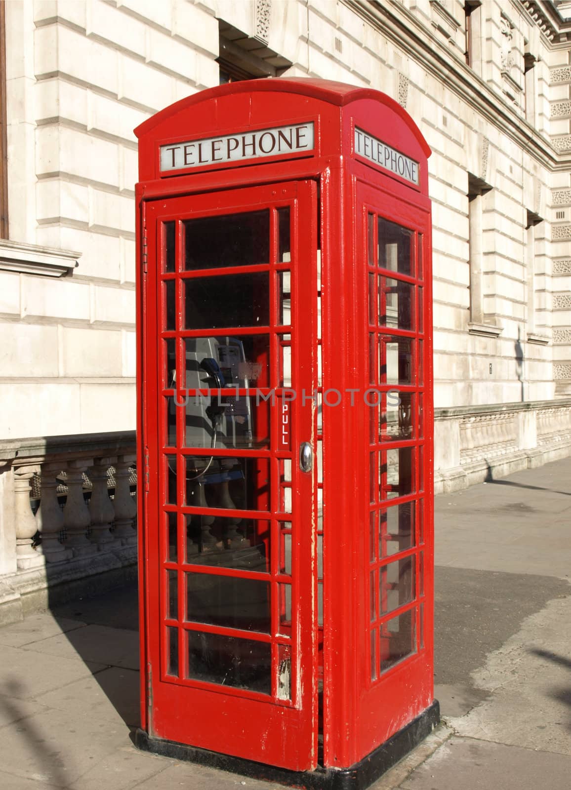 London telephone box by claudiodivizia