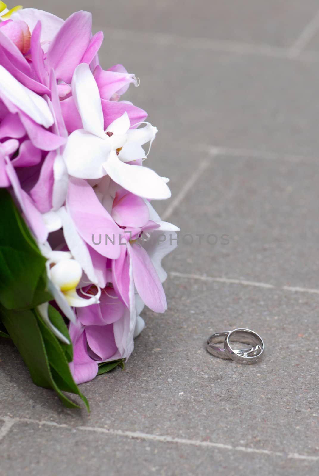 Two wedding rings with Wedding Bouquet