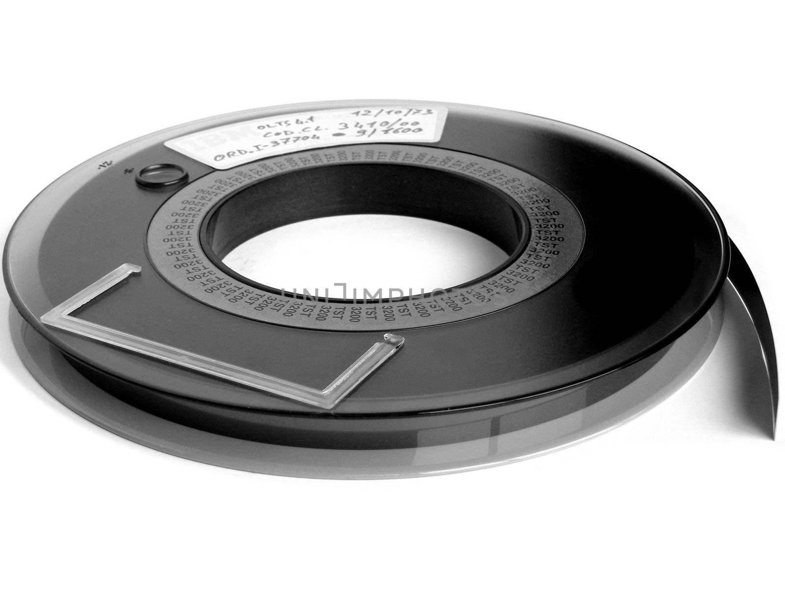 Magnetic tape reel for computer data storage
