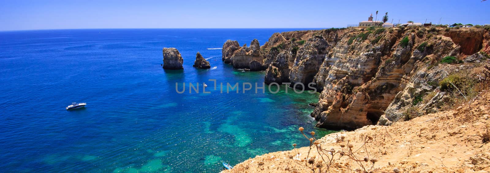 Algarve rock - coast in Portugal by anobis