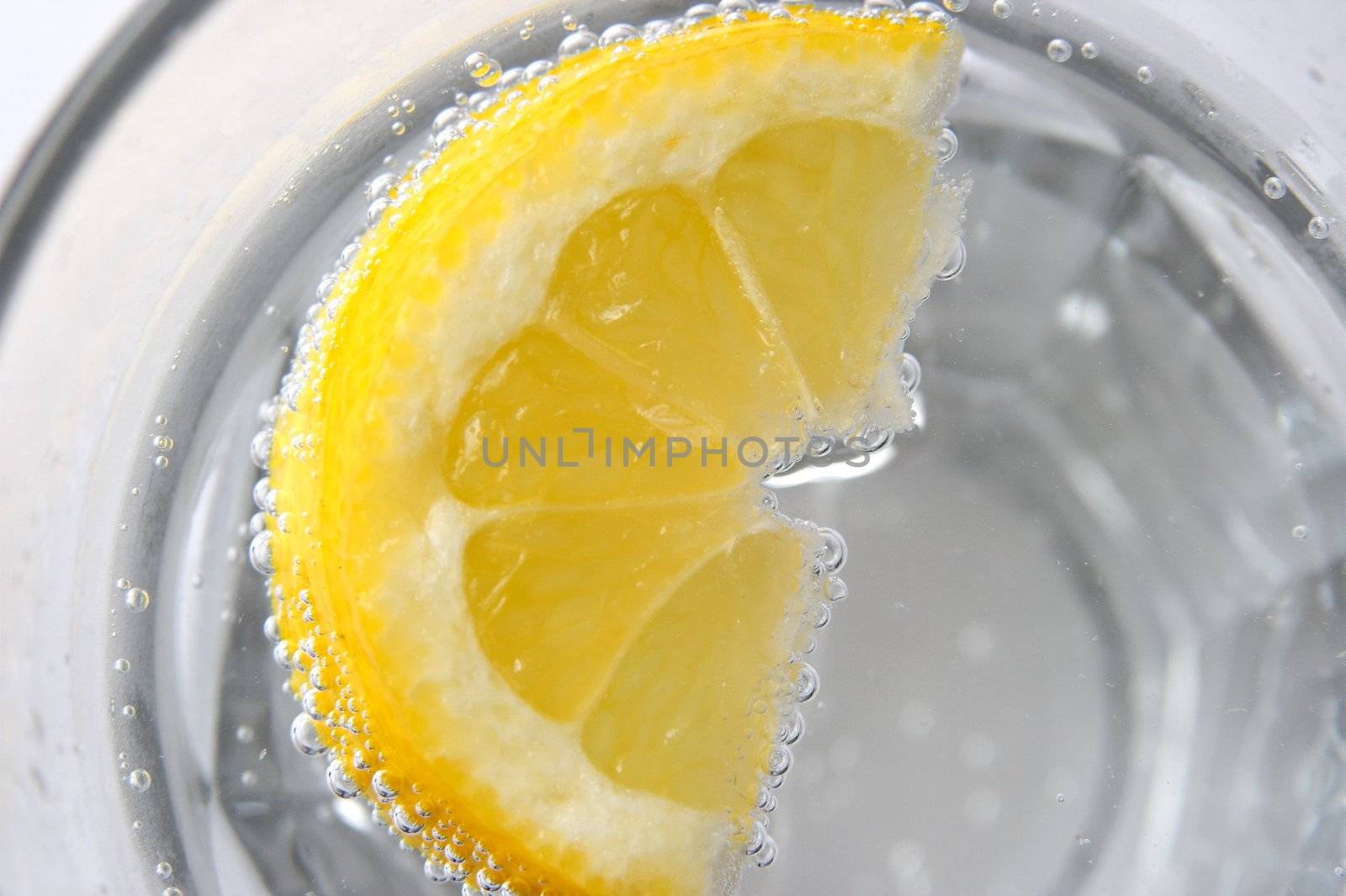 A slice  of lemon in sparkling mineral water