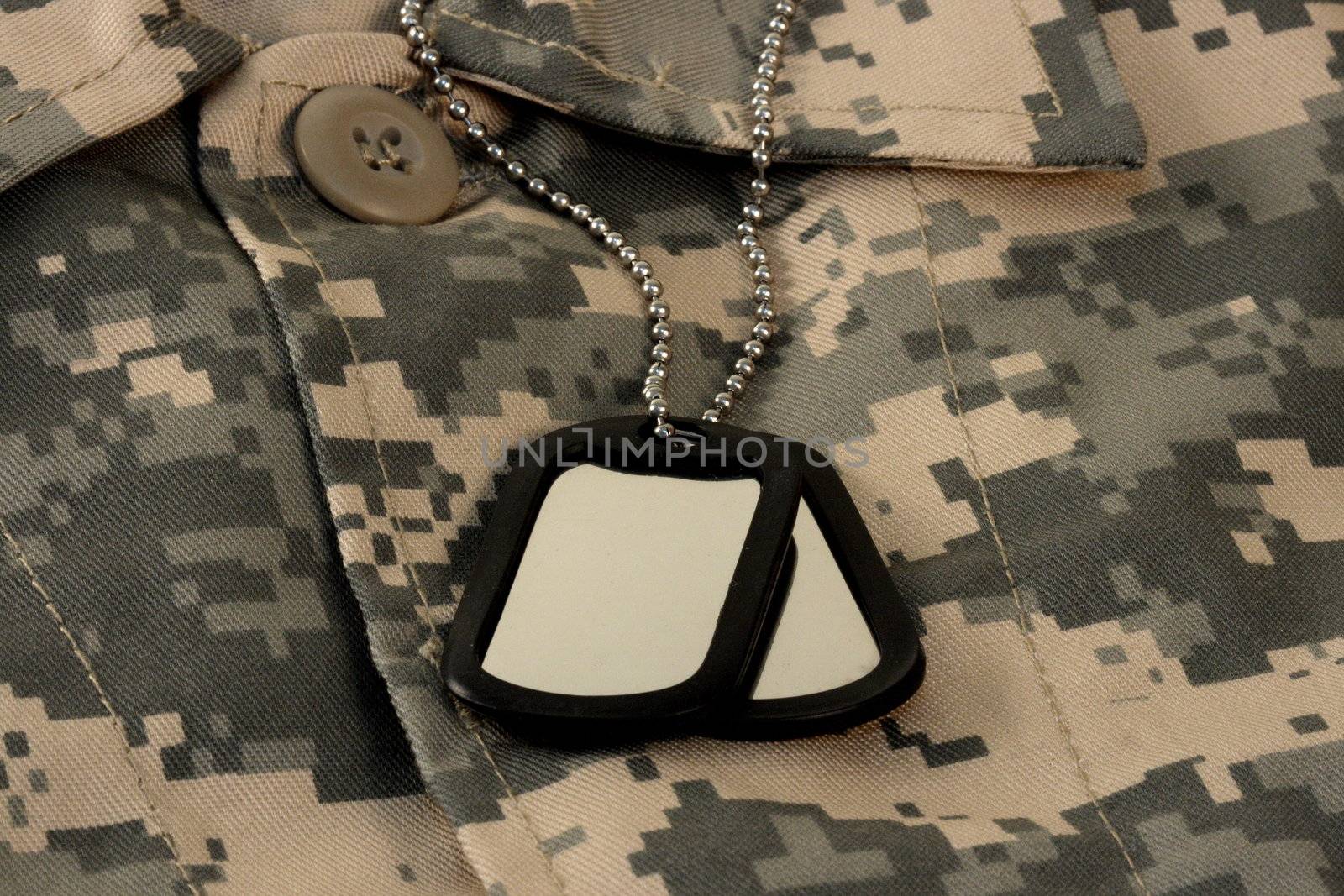 digital fatigue shirt camouflage  and dog tag chain by tacar