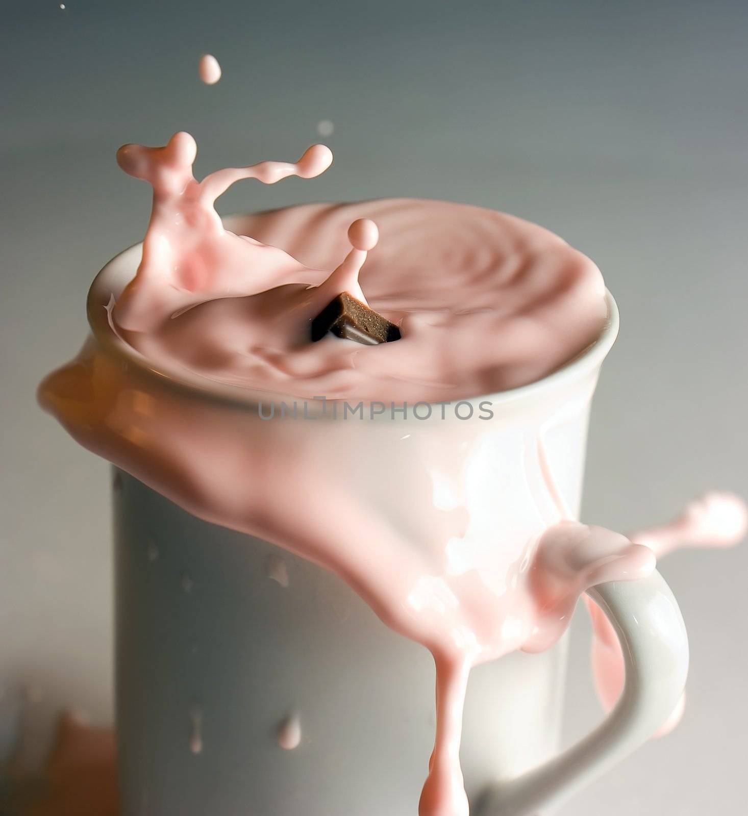 The mug with a dairy cocktail in which falls chocolate