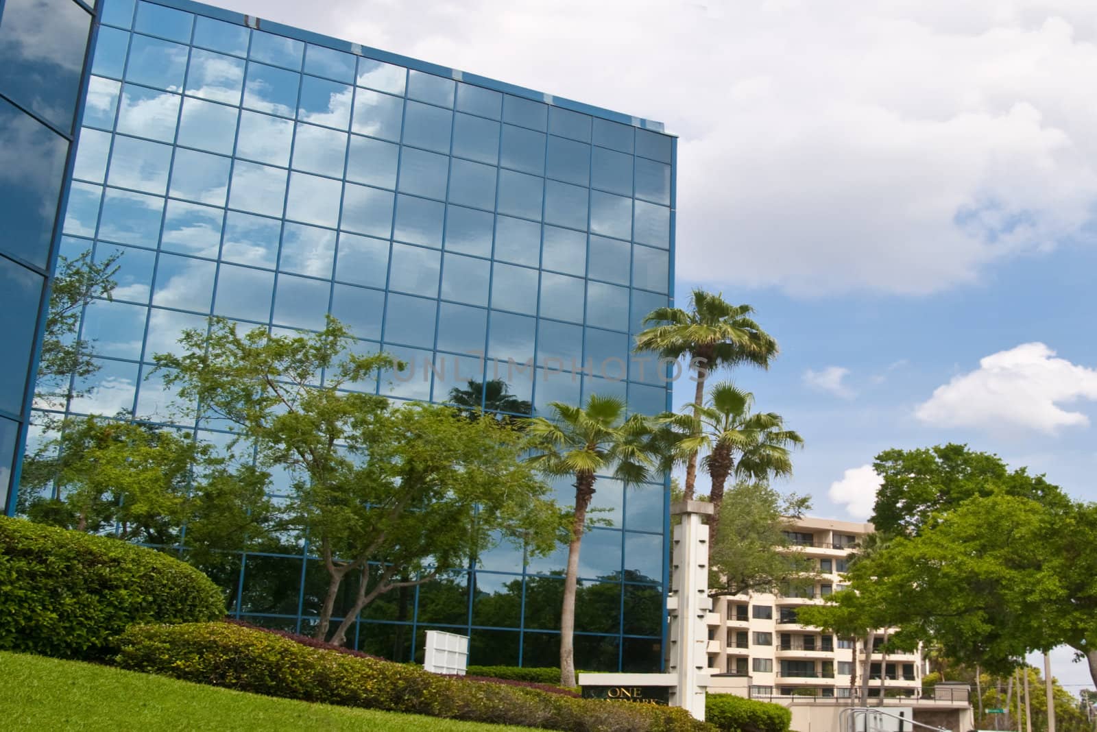 Mirrored office building in Florida
