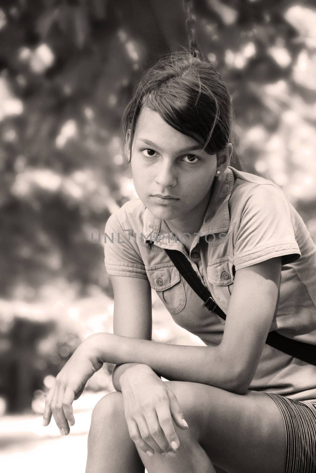 teenage girl portrait sitting outdoor in black and white