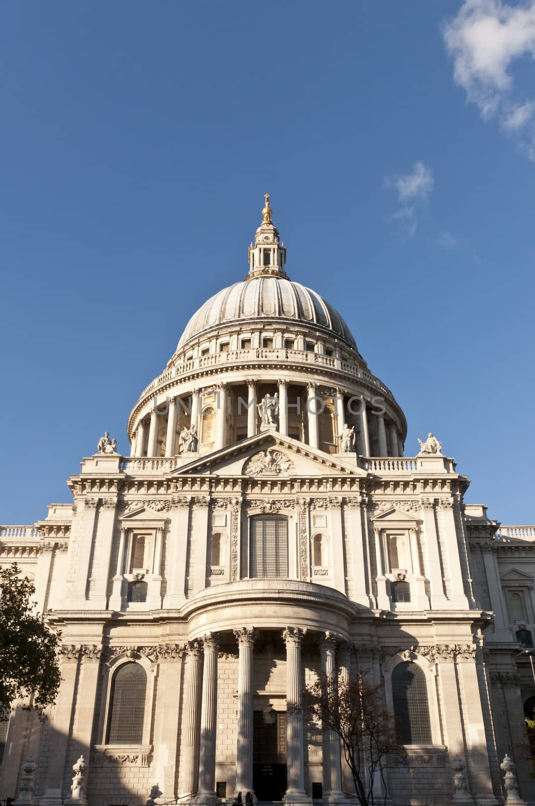 One of the facades of Saint Pauls Cathedral in London.