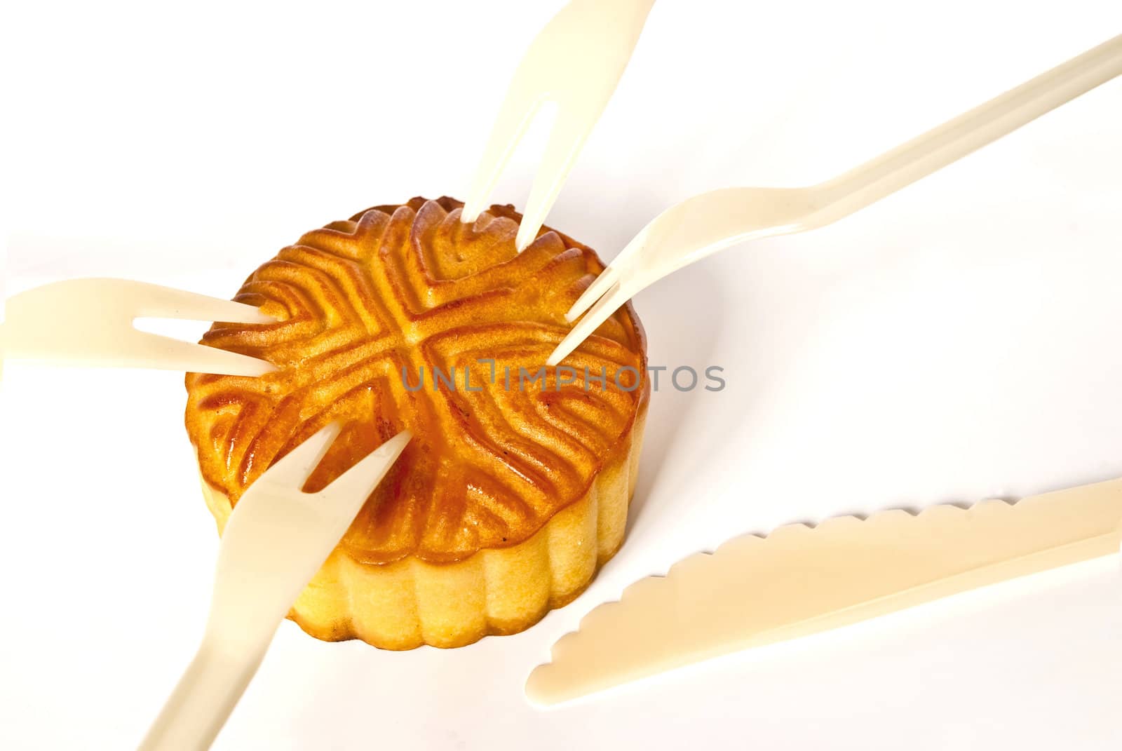 Sub eat moon cake knives and forks