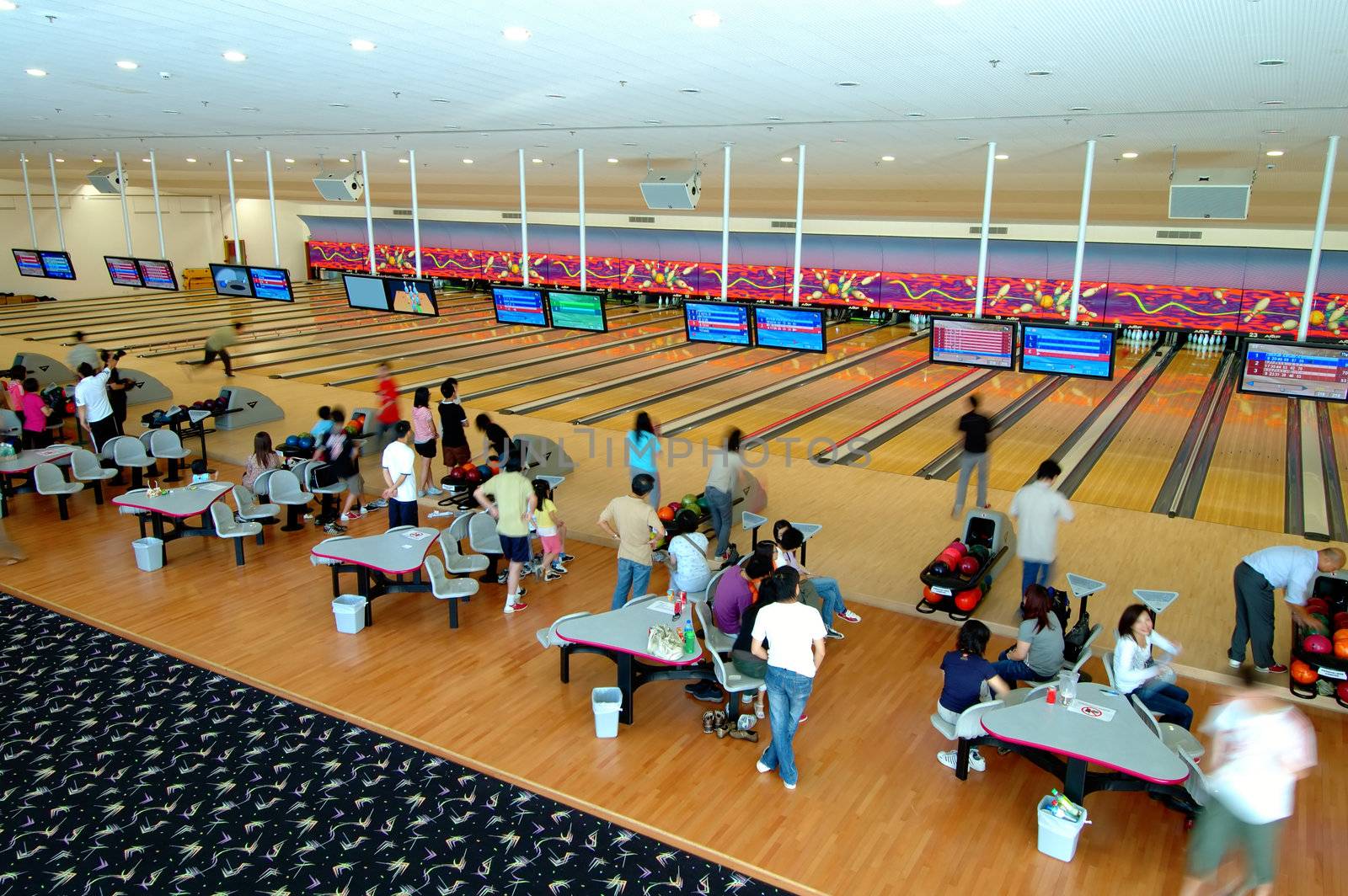The bowling club full with people and players