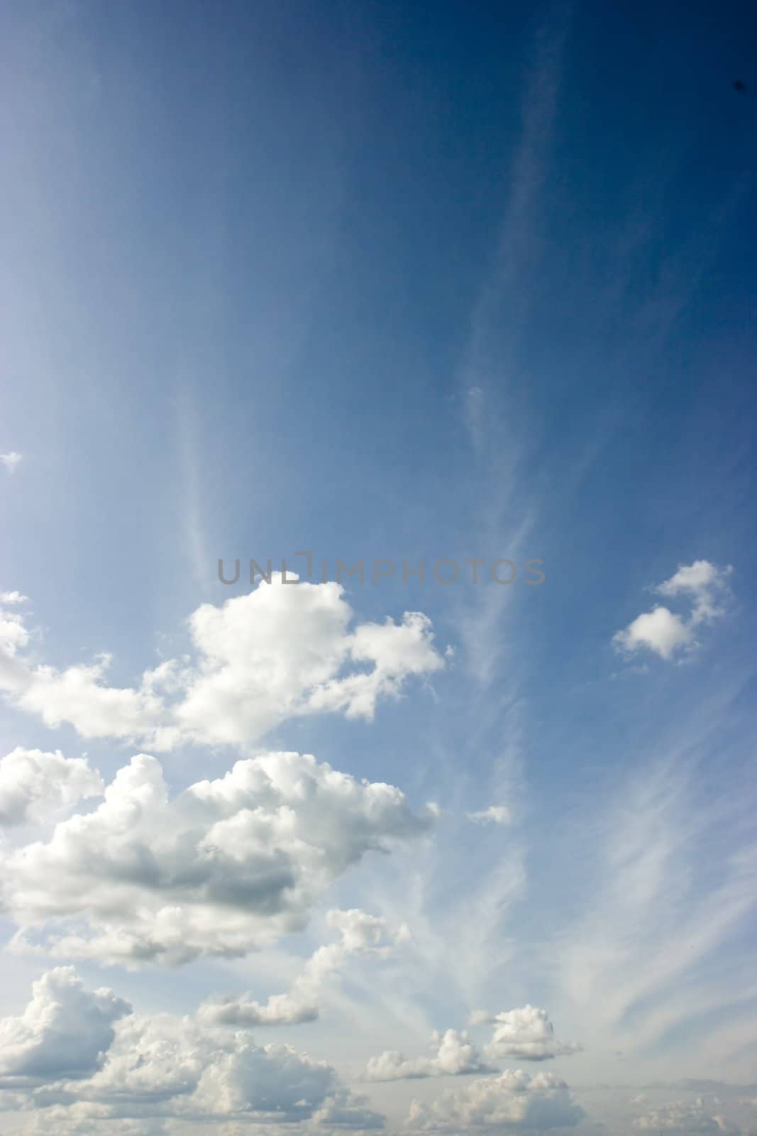 Photo dark blue the sky with clouds