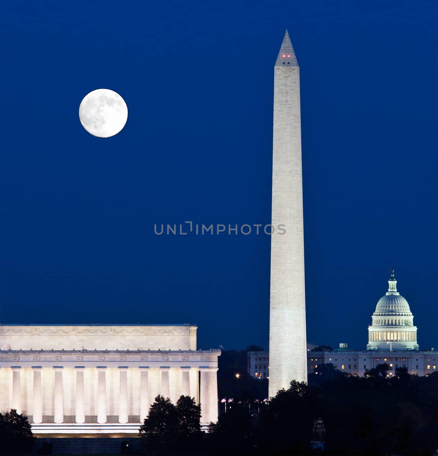 Moon rising in Washington DC by steheap