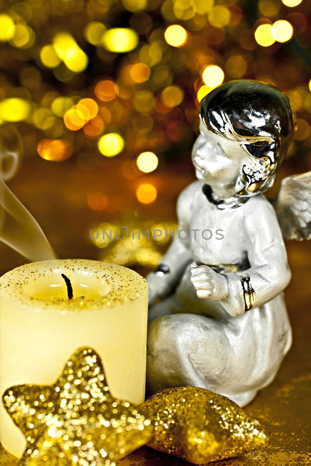 Christmas angel staring at the candle was extinguished. Rear Bokeh plan created by the filter,not Photoshop.