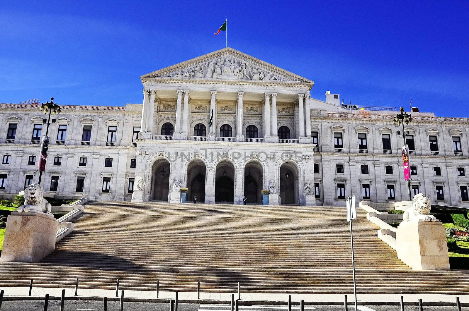 president; house; dc; portugal; white; exterior; government
