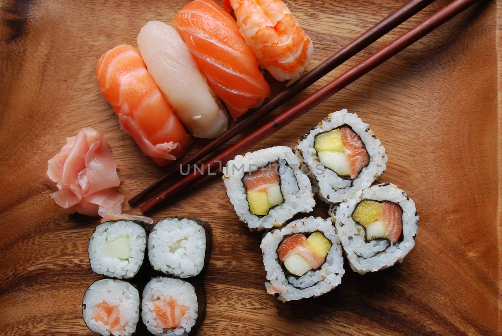 Sushi plates "Uramaki, Hossomaki, Nigiri, Ginger" and wooden chopsticks