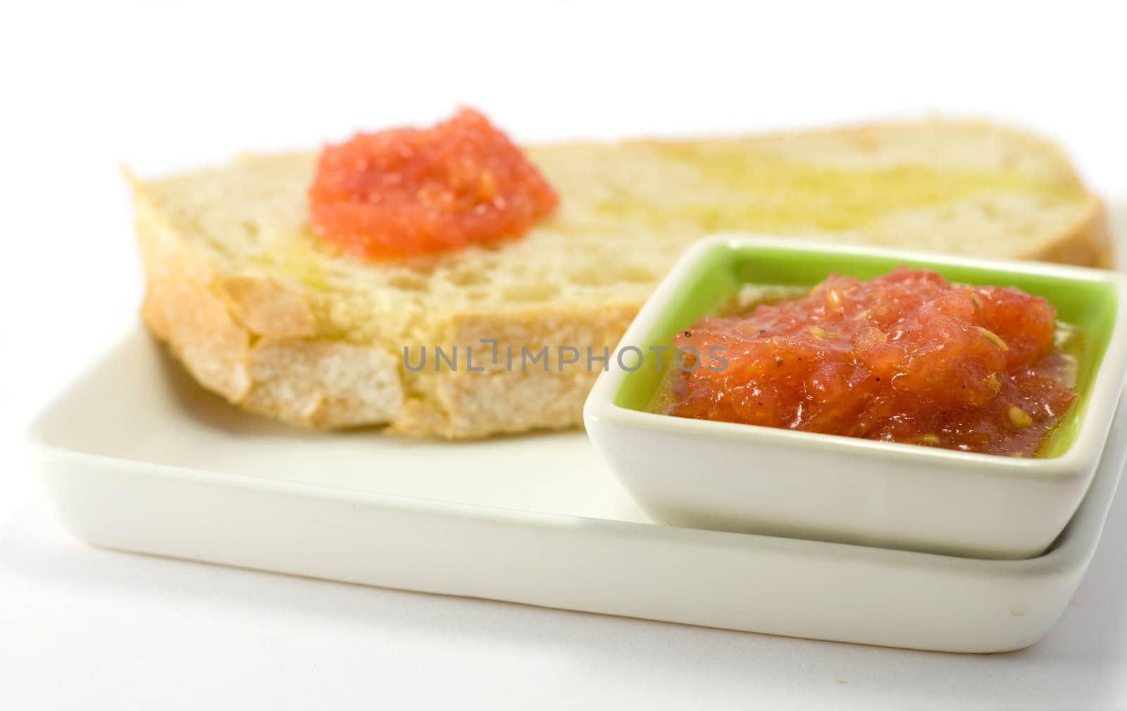 Bread with tomato, olive oil and garlic