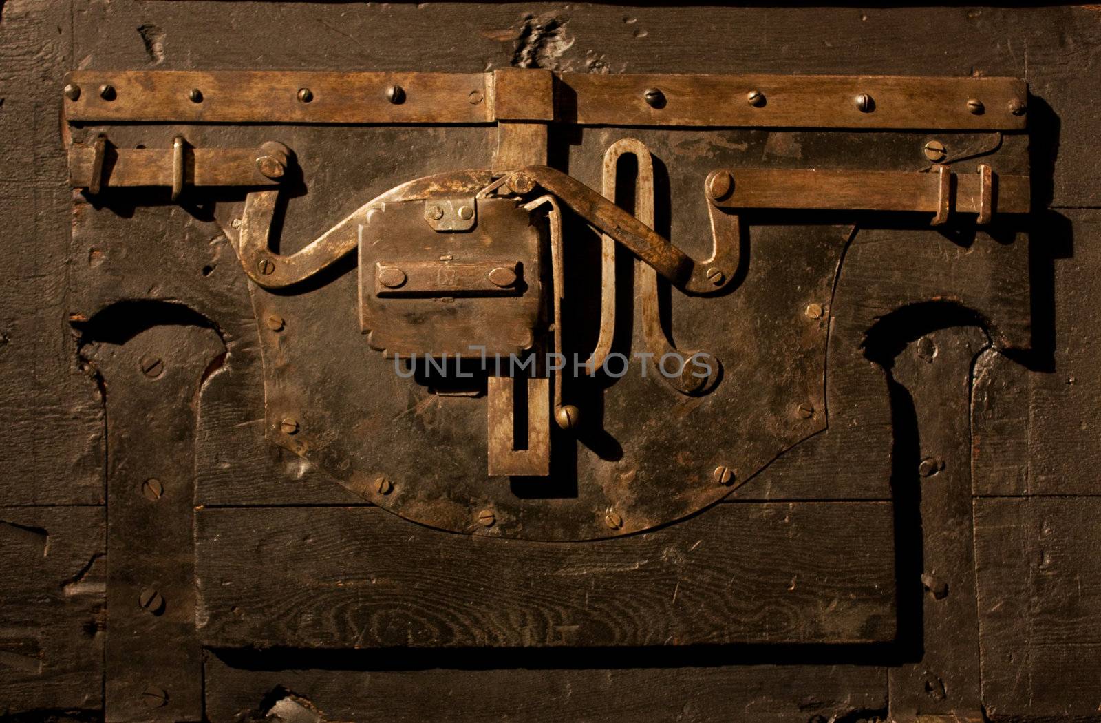 A mechanism 200 years old, Italian safe box