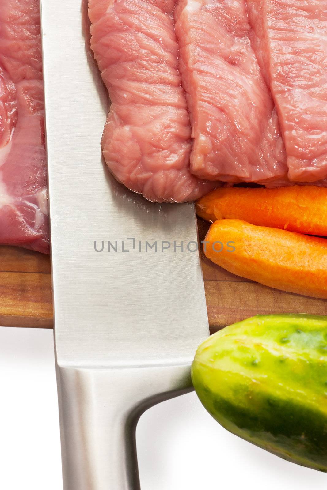 Unprepared cutted meat and vegetables.