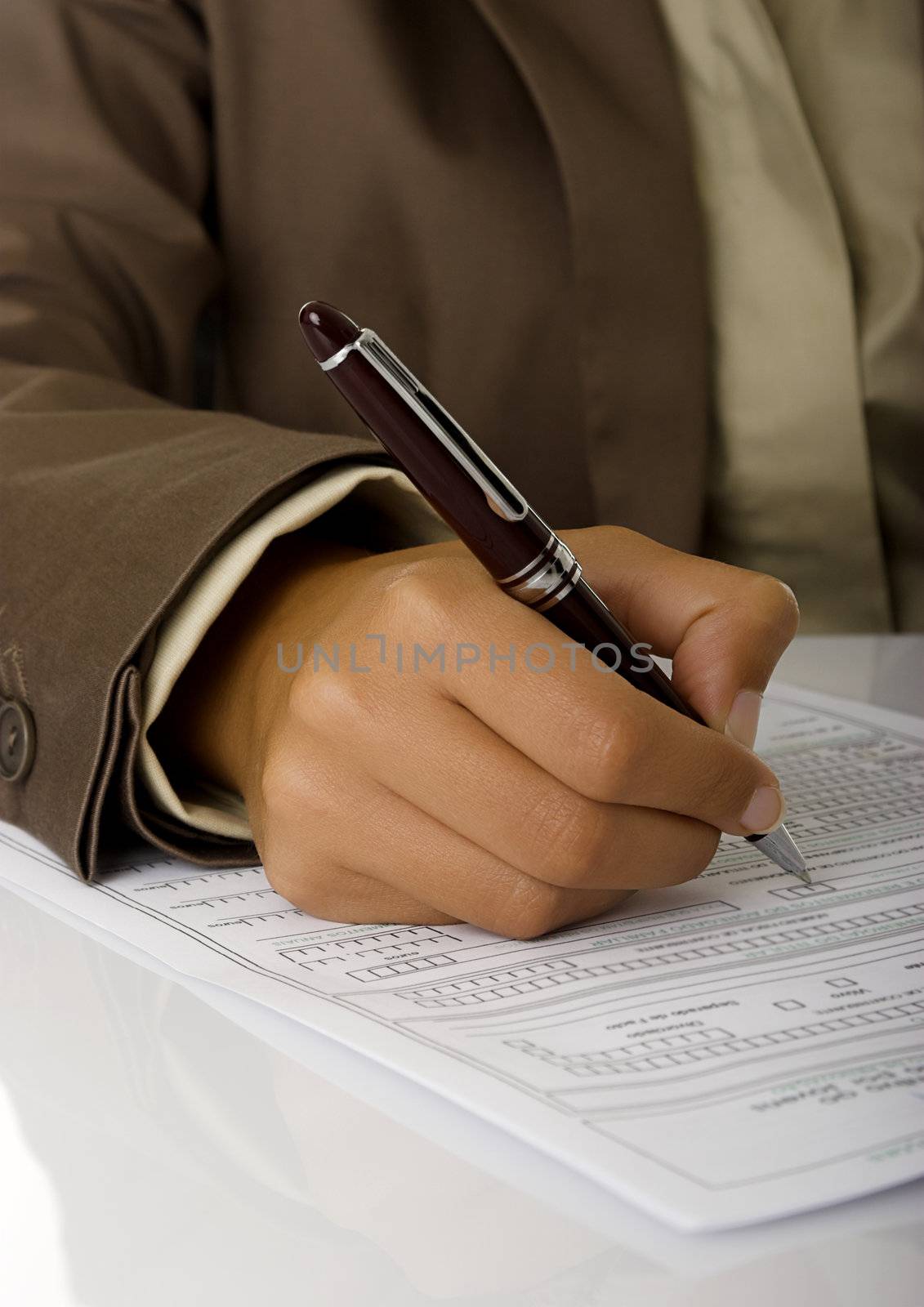 Woman hand with a pen sign a contract